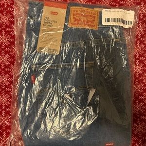 Women’s 720 Levis. High rise super skinny. 16W